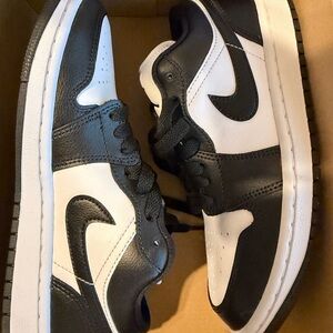 Jordan Women's Black and White Sneakers